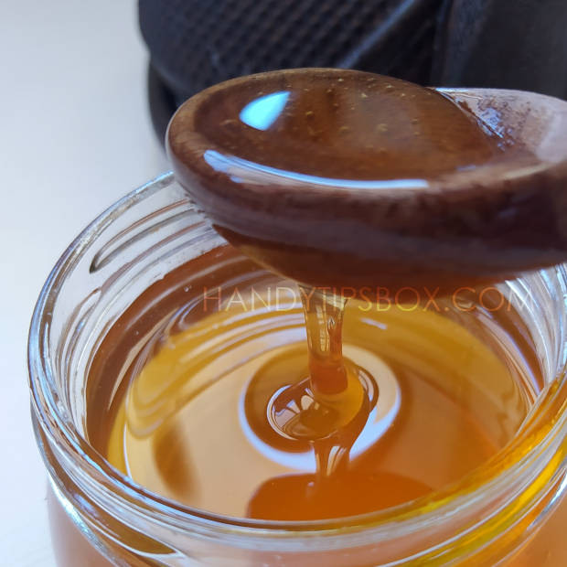 Una eficaz mascarilla casera de avena y miel para pieles grasas. Ingrediente - miel.