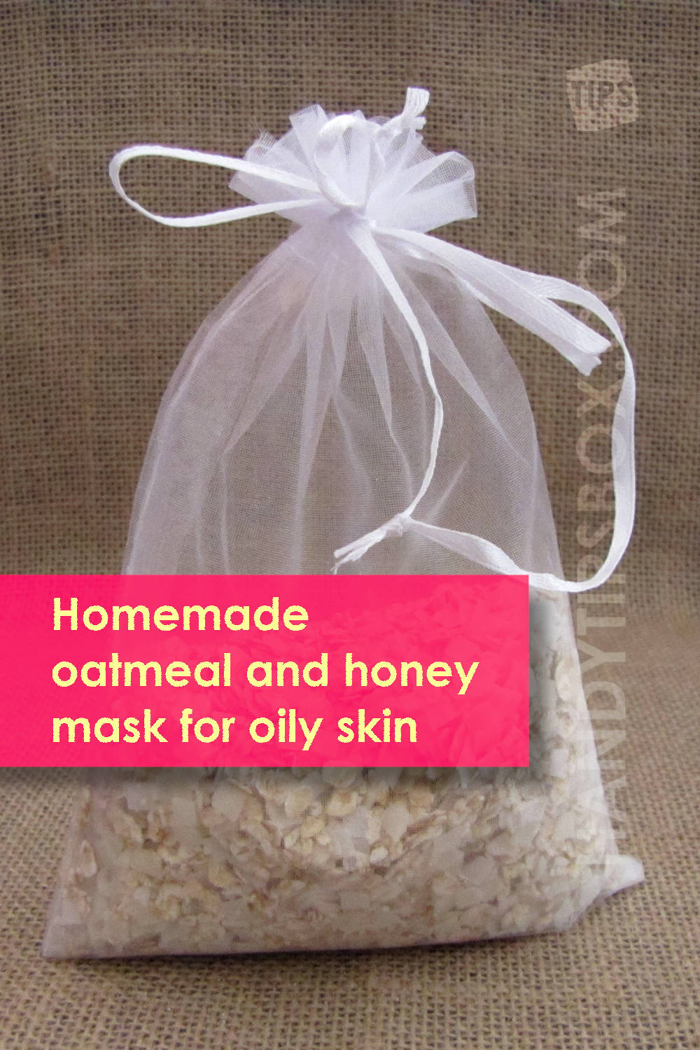 An effective homemade oatmeal and honey mask for oily skin. Ingredients - oatmeal in a soft bag.