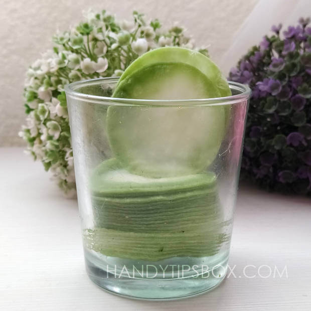 Cucumber skin toner - readymade toner in a glass with moisturized cotton pads