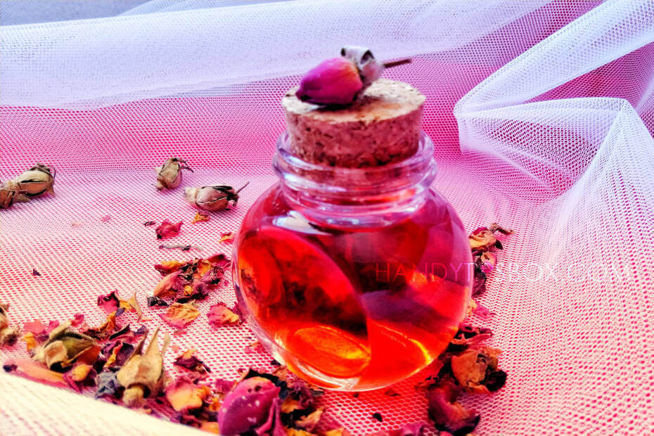 Rose water - tonic for the face from rose petals