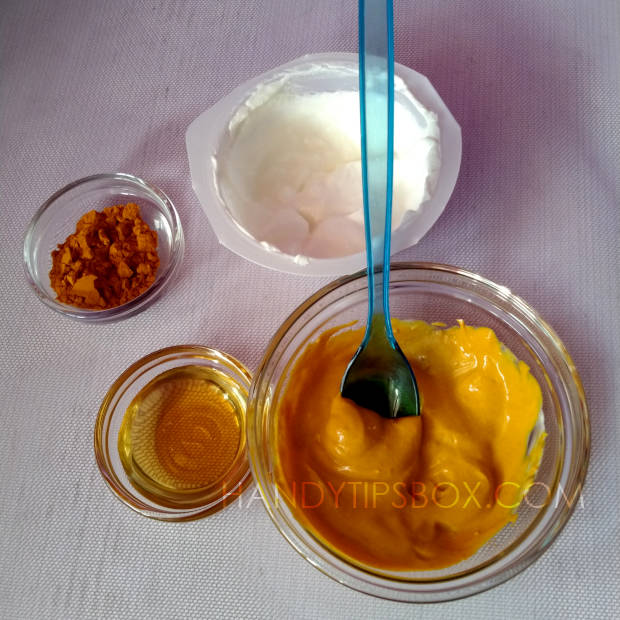 Cosmetic mask of turmeric and yogurt. Ingredients and ready-to-use mask.